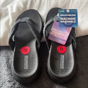 Skechers Black Flip Flops with Dark Gray Fabric Straps